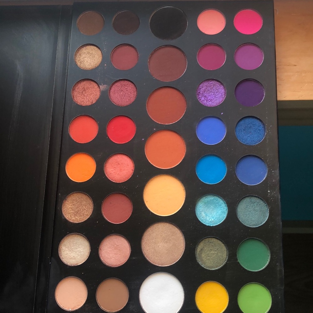 Morphed James Charles pallet
